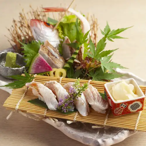 【高级】采用富山湾当季食材制作的寿司