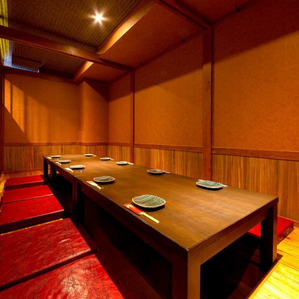 A popular table seat for entertaining, where you can relax and enjoy your meal.There is also a private room.(4 to 6 people)