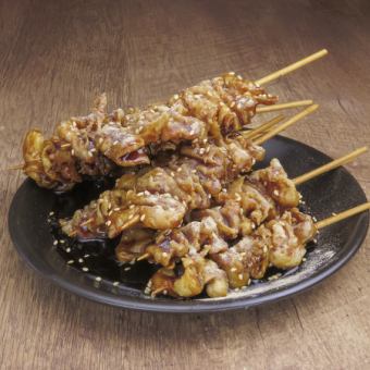 一度食べたら止まらない酒場のやみつきとり皮棒　1本