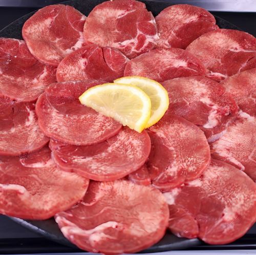 牛タン塩の大皿盛り