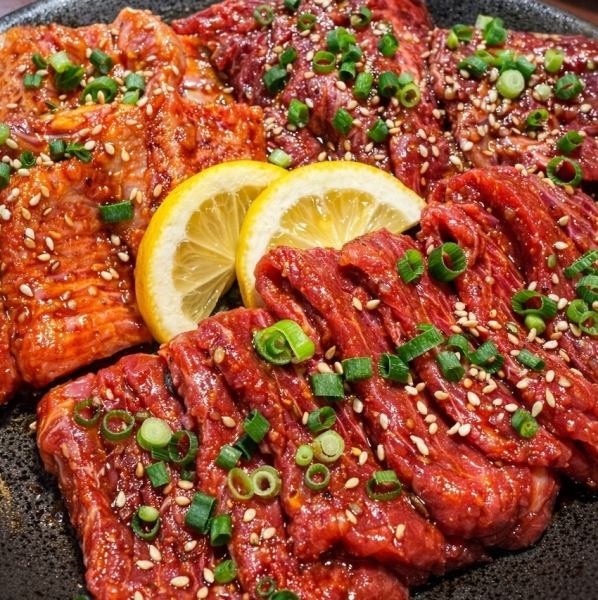 【◆迷ったらコレ！◆】お得に当店のお肉を楽しめる！黒毛和牛も入った「はっぴぃ盛り」がイチオシ