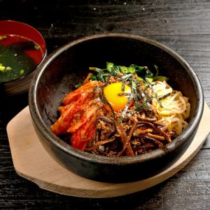 Stone-grilled bibimbap (with soup)