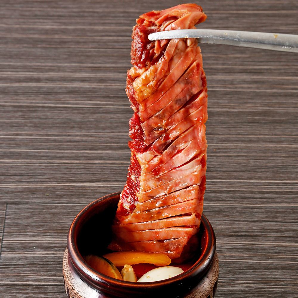 It looks great in photos♪ The large pieces of marinated kalbi are delicious and look great ◎