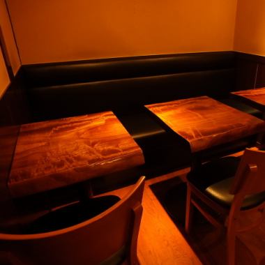 At the warm table seating made of Tochigi, guests with friends who can not take care of themselves enjoy drinking and talking.Please relax and enjoy the way you like.