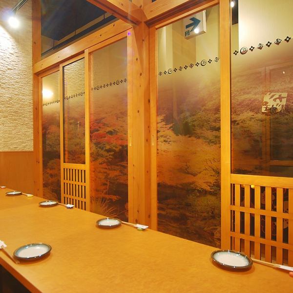 【フロア貸切】ゆったり落ち着ける掘りごたつ席は、最大54名様までのご利用に対応しております！また、全館貸切は最大120名様まで対応。会社宴会から友人同士の飲み会、合コンまで各シーンに最適です♪貸切希望のお客様は、お早目のご予約をお待ちしております！
