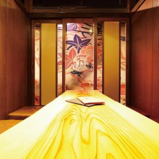 3階のお部屋は和柄に彩られた個室感のあるプライベート個室。居心地も抜群です。テーブルを連結すれば、42名様までご利用可能です。座敷も合わせれば54名様まで対応できます。