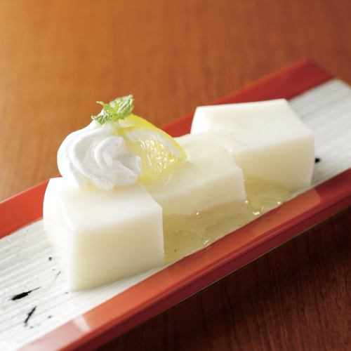 もっちり杏仁豆富　レモンジュレ