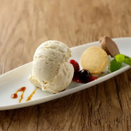 Macadamia nut ice cream
