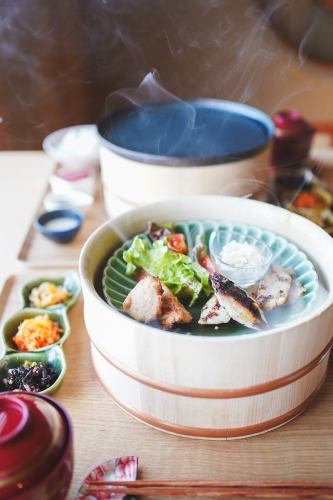 [Lunch] Very popular! Healthy Japanese cuisine ── Steamy meal ──