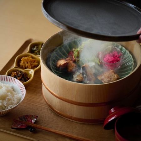 【Lunch】大人気！健康志向の和食── 湯けむり御膳 ──
