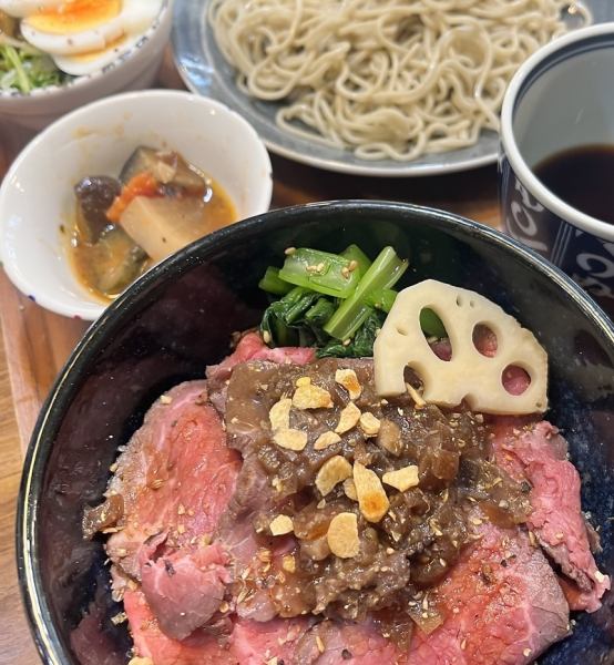 葡萄牛ローストビーフ丼蕎麦セット