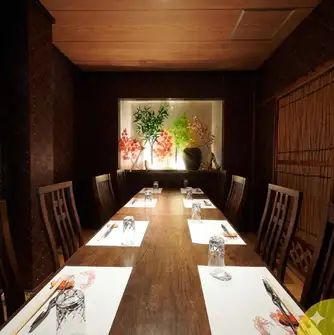 A private table room for 2 to 8 people! This decorated private room is perfect for a romantic date.With its calm atmosphere, it's perfect for entertaining clients. You can also use it for family celebrations such as 60th, 77th, or 88th birthdays! If you have difficulty walking, we can prepare a table seat for you, so please let us know in the request section when making your reservation.