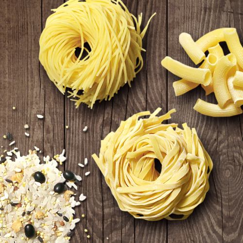 [Three types of raw pasta & fettuccine & rigatoni]