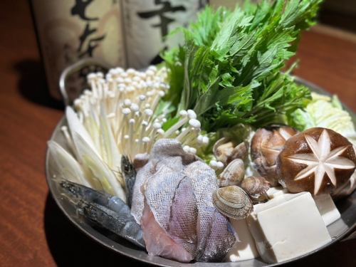 毎年恒例の忘年会鍋コース！今年は海鮮と鶏のお鍋！