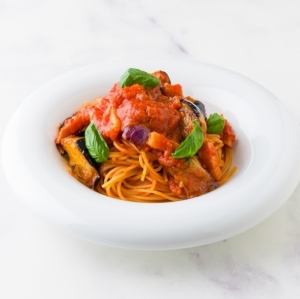 ナスとバジルのトマトソース　ペコリーノチーズ