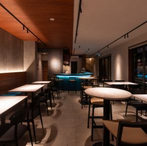 최대 34명까지 이용 가능! 대인원 대절에! 최대 34명까지 이용하실 수 있는 넓은 점내는, 결혼식의 2차회나 동창회 등의 대형 연회에 최적입니다.차분한 분위기 속에서 즐거운 시간을 보내실 수 있습니다.