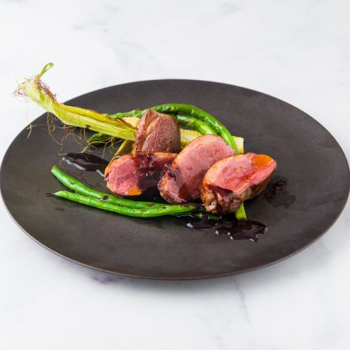 ハンガリー産鴨胸肉のロースト　マデラ酒のソース