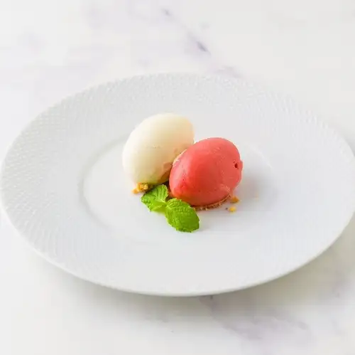 Assortment of 2 types of gelato