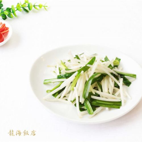 Stir-fried leek and sprout