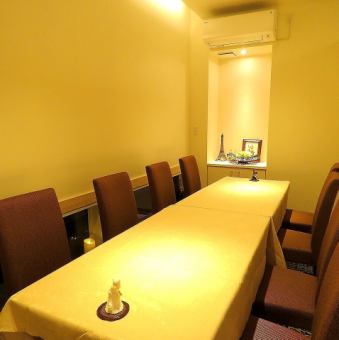 Private room for up to 8 people