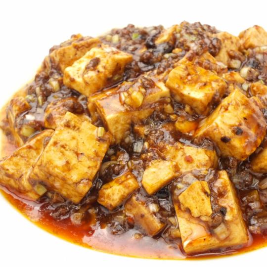 Rich in color ◇ Four-colored mapo tofu made from Fushimiya's tofu (880 yen each / small 480 yen) Recommended for spicy food lovers