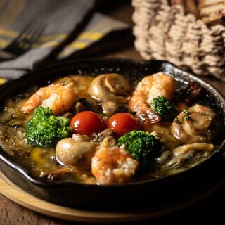 【タパスセット Tapas Set】お酒と一緒にゆったり楽しむタパスセット!他ミックスアヒージョ等3品
