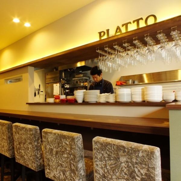 «French bar platto» is 5 minutes from the station ◎ Please drop in on your way home from work!