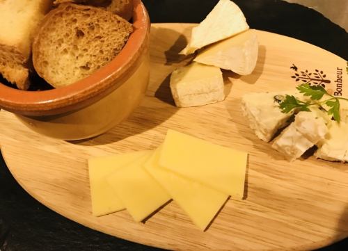 3 types of cheese platter
