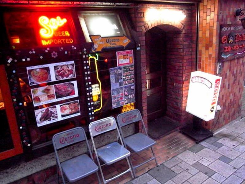 The appearance of brick building is open window with big window.We recommend you to eat casually ♪ ♪