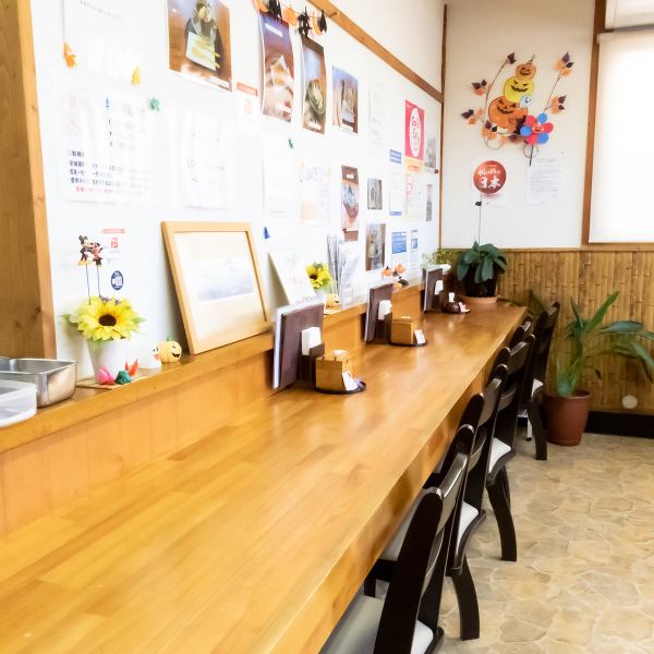 It is about a 20-minute walk from the south exit of Kariya Station on the JR Tokaido Main Line.There is a parking lot in front of the store, so it is convenient to come by car.