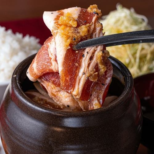 A rare lunch menu featuring pork shogayaki set meal in a cook-yourself style!