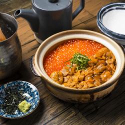 Clay pot rice with sea urchin and salmon roe