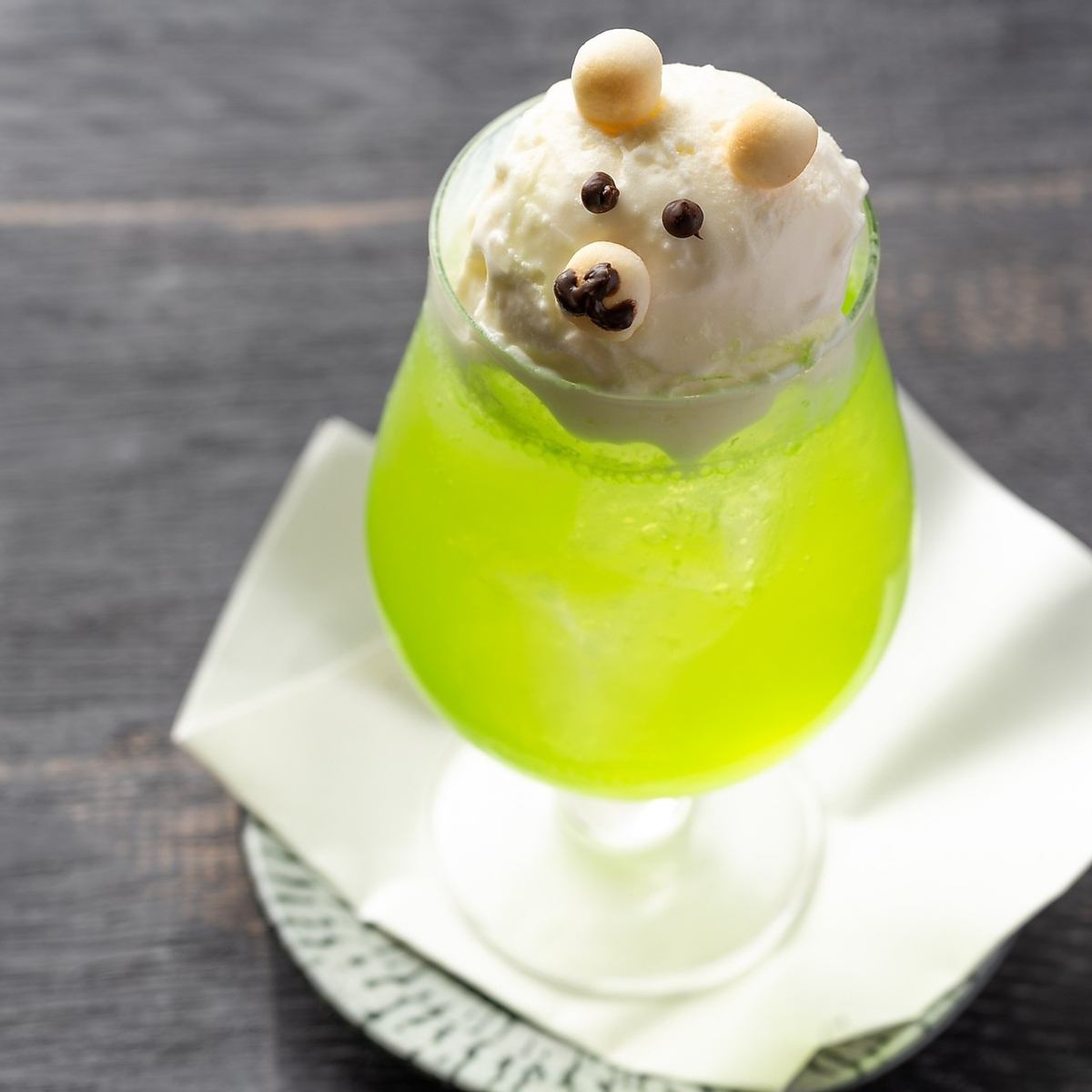 You are welcome to use the cafe. We will welcome you with a cute bear drink.