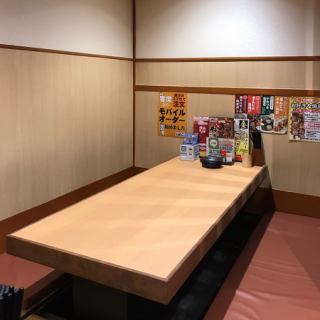 ２F個室席　4名～１２名まで小宴会から中宴会まで、多彩なシーンでご利用いただいています。