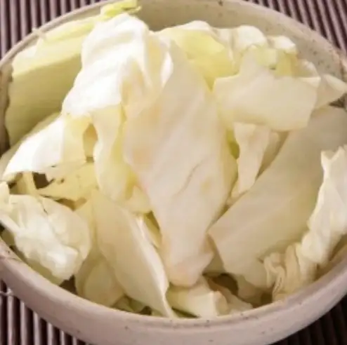 Cabbage salad (free refills)