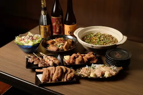 ボリューム満点◎【宴会コース】赤鶏のタタキ・串盛+たっぷり3時間飲み放題付4,500円(税込)