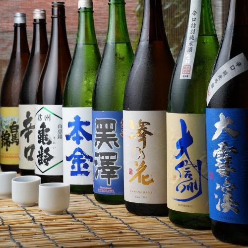 我们提供一系列信州特有的流行清酒、烧酒和葡萄酒。