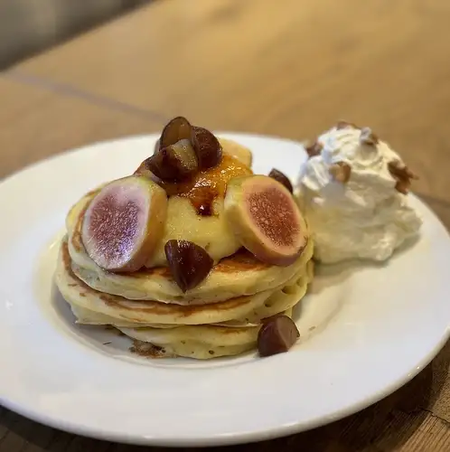 イチジクとデザートマロンのブリュレパンケーキ