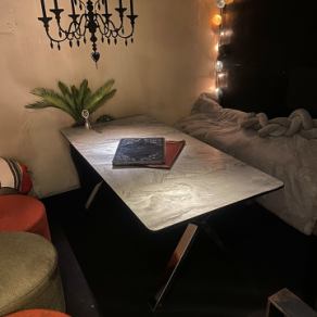 半個室6席ご用意しております。女子会や合コンなど,様々な用途に合わせてご利用ください。