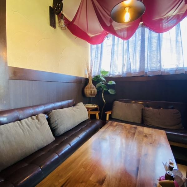[Chiba Station x Birthday] We have a semi-private room ◎ We have sophisticated sofa seats and table seats.Recommended for girls' nights out, birthday parties, and various banquets★Please feel free to contact us regarding number of people, budget, etc.
