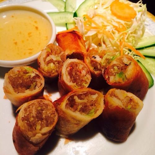 タイ風エビ入り春巻き　大1100円(税込)