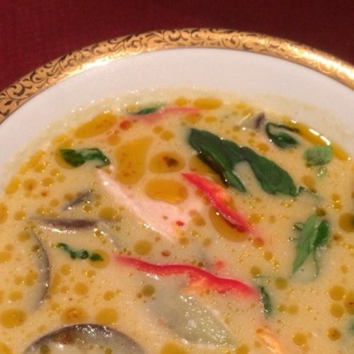 エビのグリーンカレーココナッツスープ