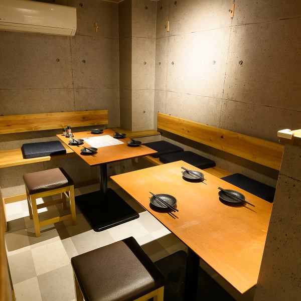 【宴会、飲み会向けの半個室】宴会向けに半個室のテーブル席をご用意！プライベートな空間で、会社終わりの飲み会や宴会にもピッタリです！お気軽にお問合せください！