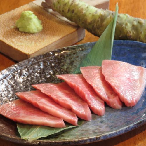 JR横川駅より徒歩5分にある黒毛和牛専門の本格焼肉店。