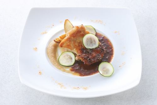 チキンのロティ　じゃがいもの香草ロティとオリーブトリュフソース