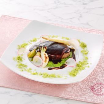 森の目覚め ハンバーグステーキ 黒デミ赤ワインソース