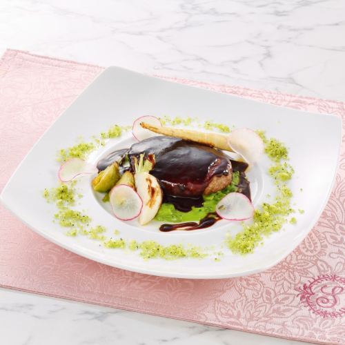 森の目覚め ハンバーグステーキ 黒デミ赤ワインソース