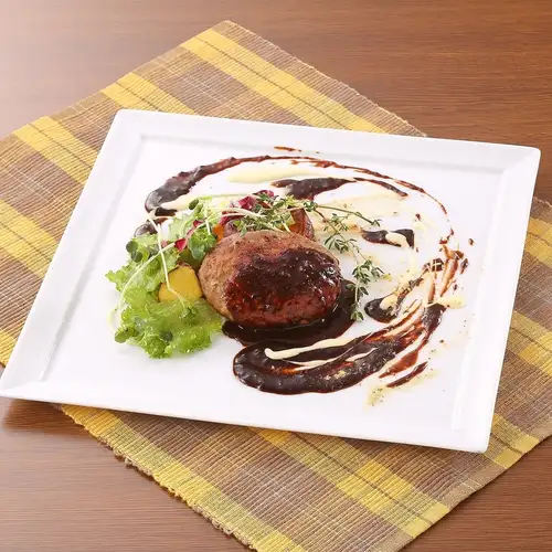 ハンバーグステーキ　秋野菜と赤ワインソース