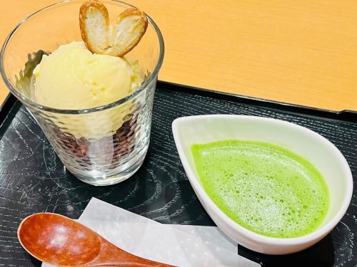 新鮮沖泡的抹茶阿芙佳朵