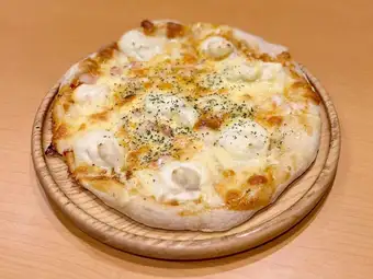 ベーコンとポテサラの焼肉マヨピザ